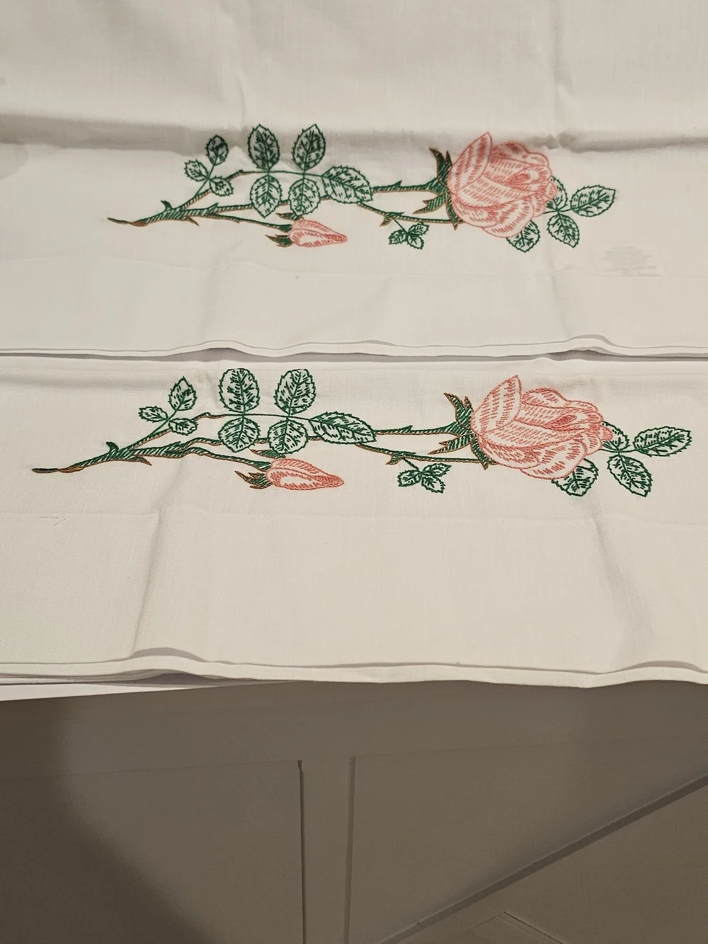 Embroidered Rose Table Runner in Pink and Green With 2 Matching Pillow Cases